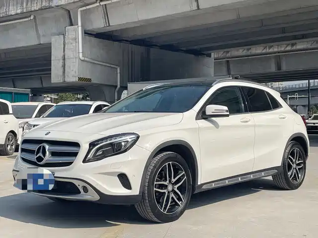 MERCEDES-BENZ GLA