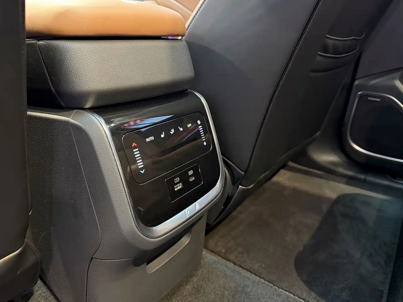 Hongqi HS7 PHEV 2025 2025 2.0T PHEV 4WD 6-Seater Commemorative Edition