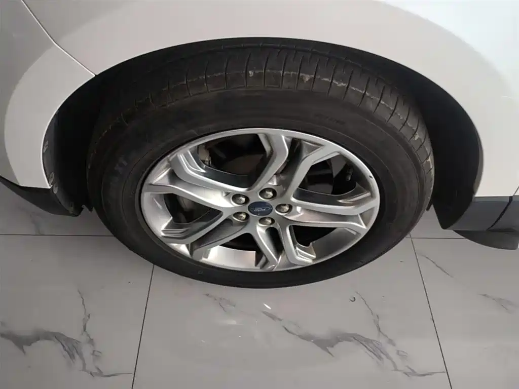 Фото 23 - Ford Edge