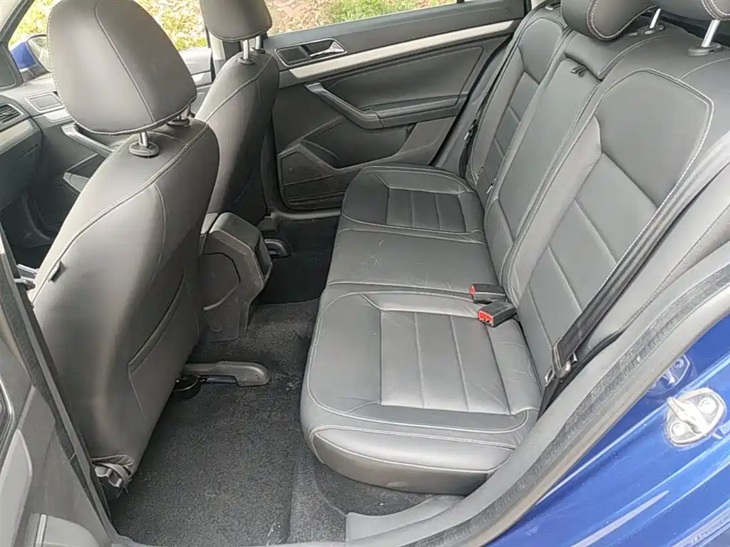 Volkswagen Lavida Tour 2015 1.6L Automatic Comfort Edition фото 17