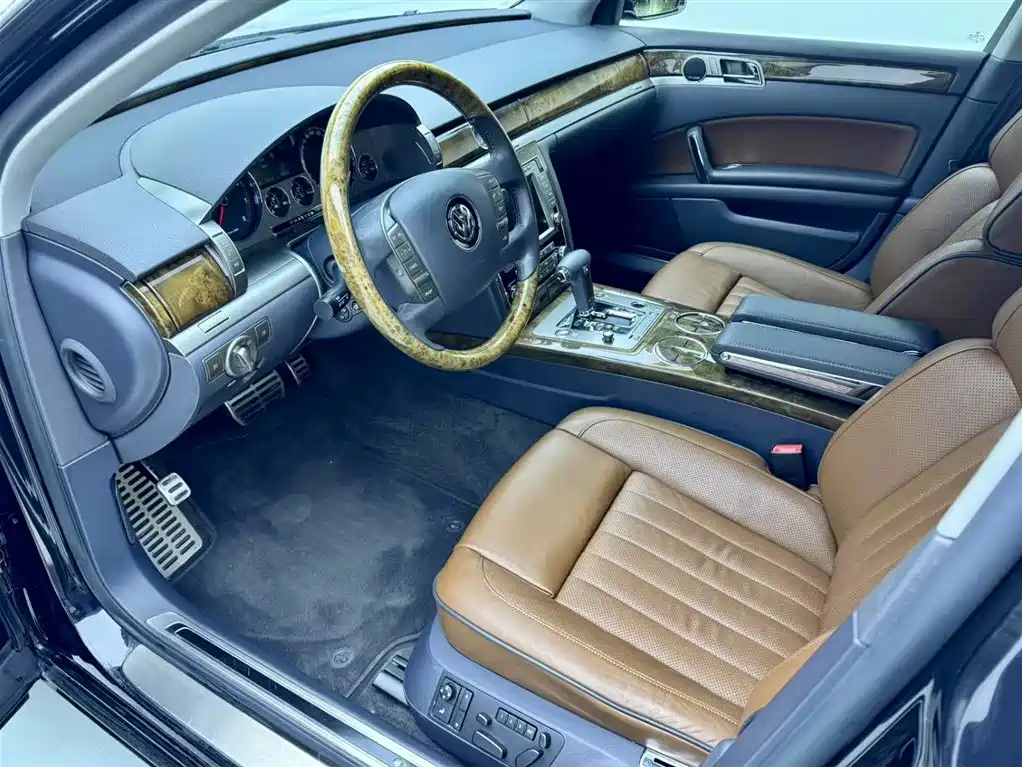 Volkswagen Phaeton 2012 3.6L Premium Custom фото 16