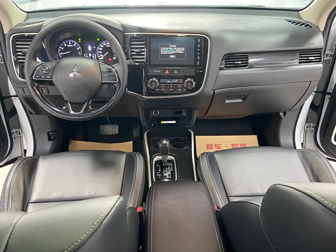 Mitsubishi Outlander 2020 2.0L 2WD Premium 5-seater фото 9
