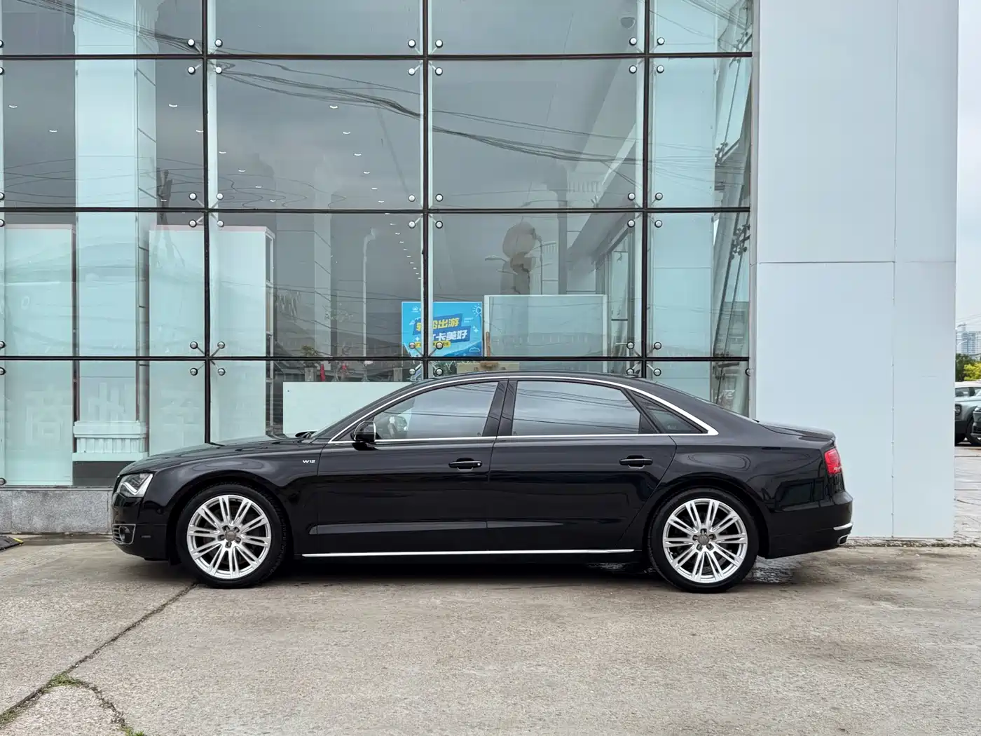 Audi A8 2011 A8L W12 6.3 FSI quattro фото 8