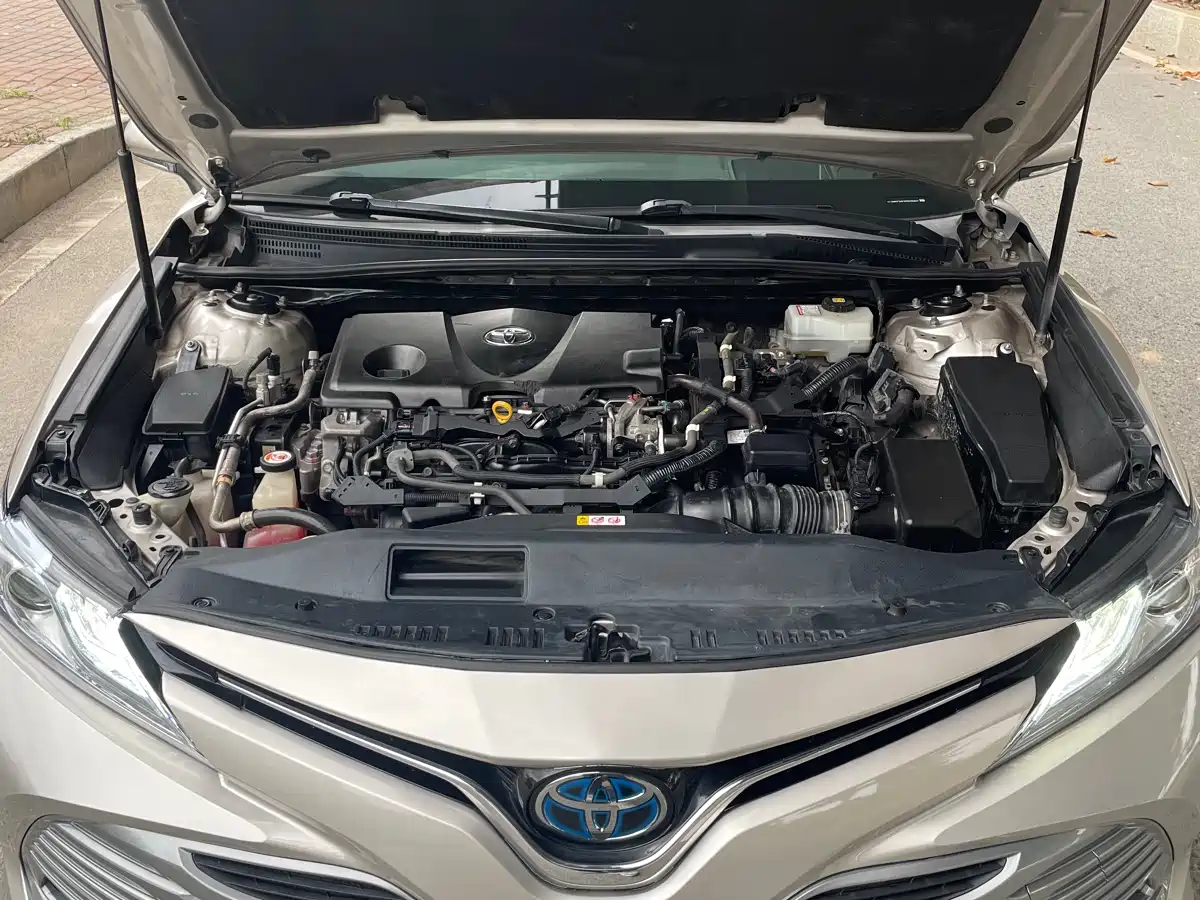 Toyota Camry 2018 Hybrid 2.5HQ Platinum фото 14