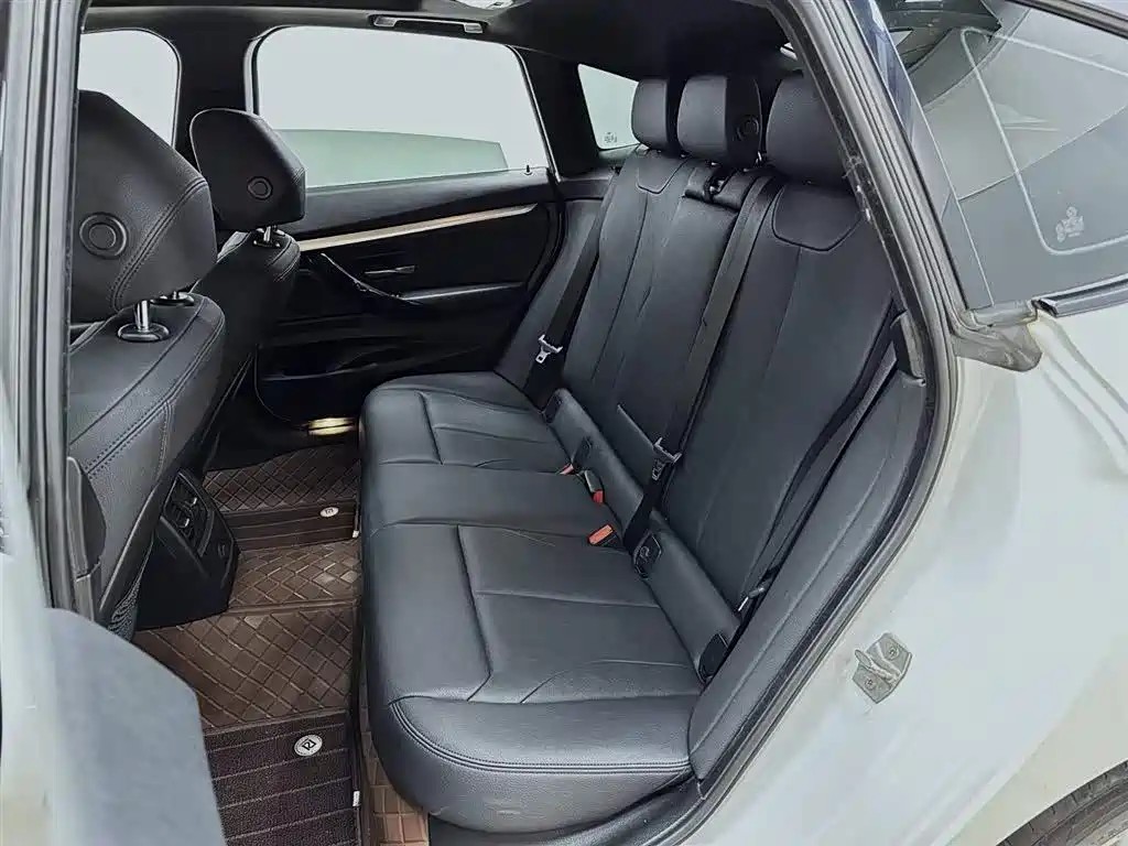 BMW 3 Series GT 2020 320i M Sport Package фото 8