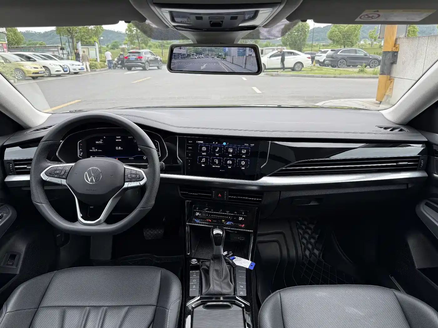 Volkswagen Passat 2025 Outstanding 380TSI Dragon Glory Edition фото 10