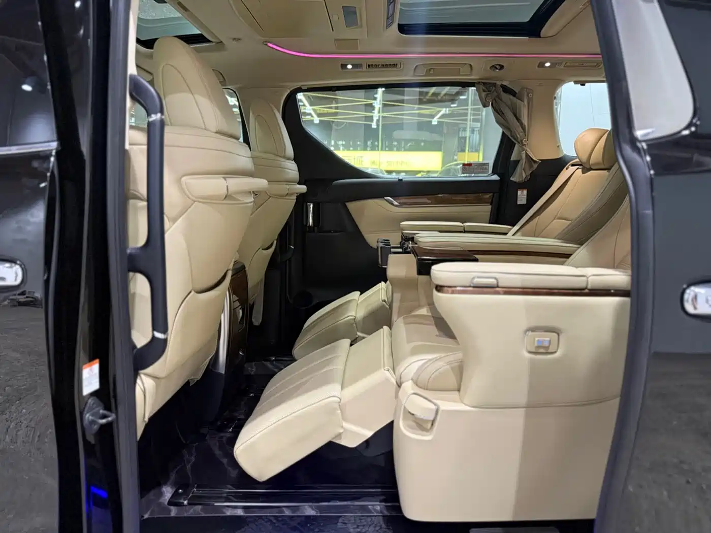 Toyota Alphard 2015 3.5L Premium Edition фото 10