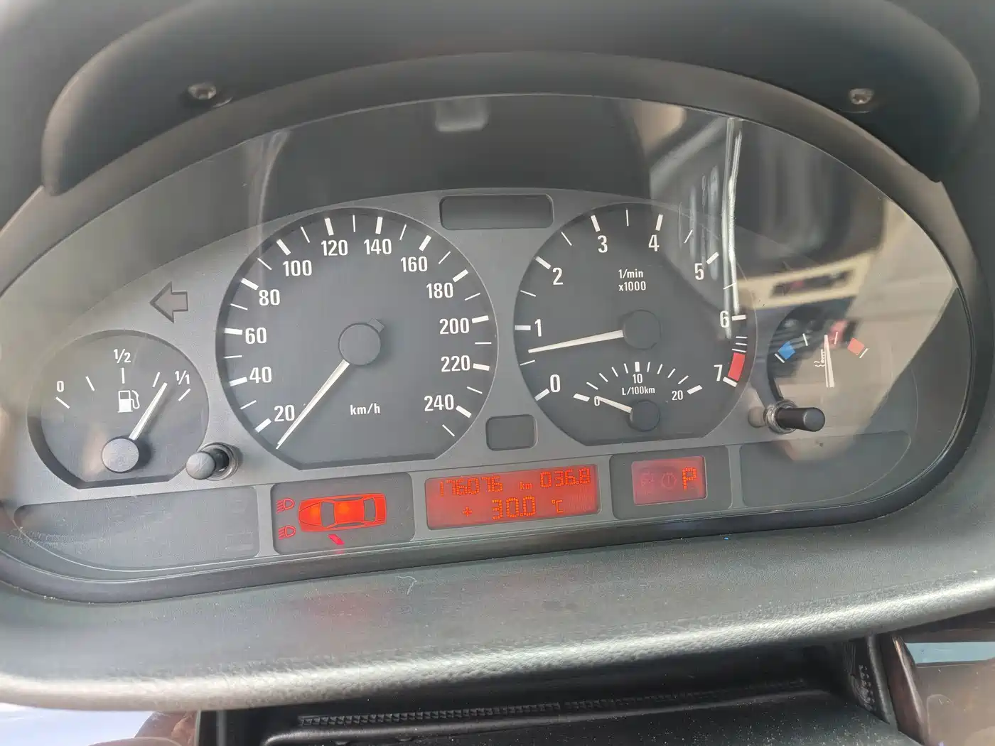 BMW 3 Series 2003 2004 325i