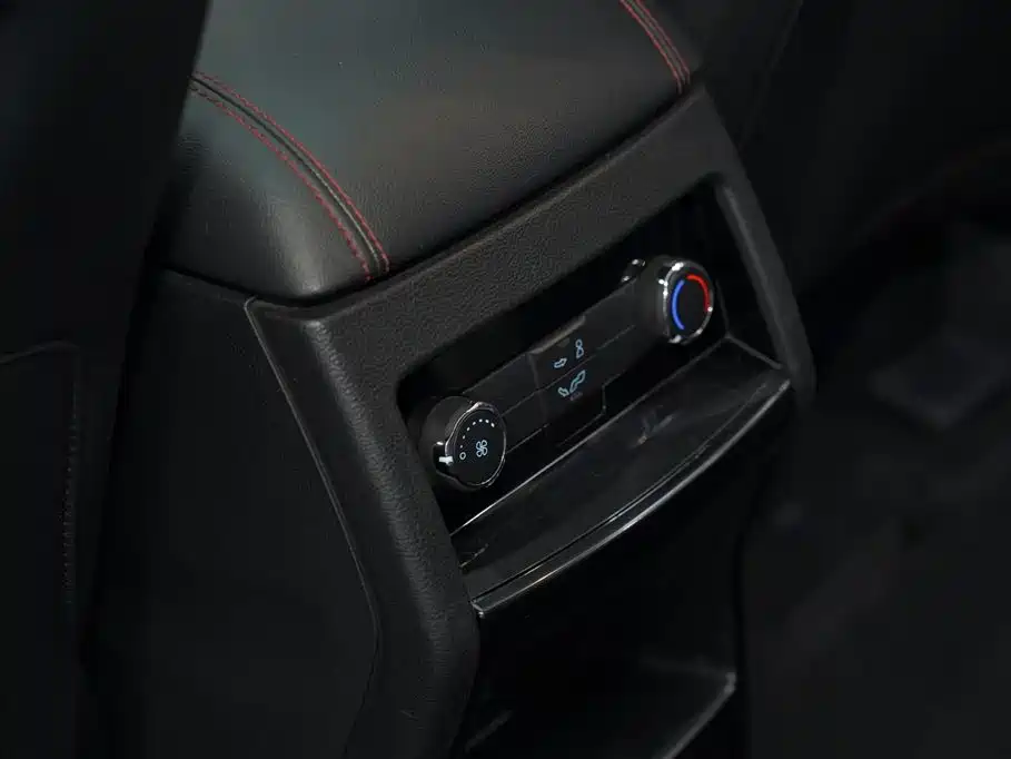 Фото 10 - Ford Edge