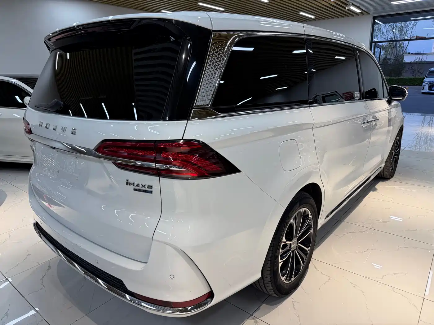 ROEWE IMAX8