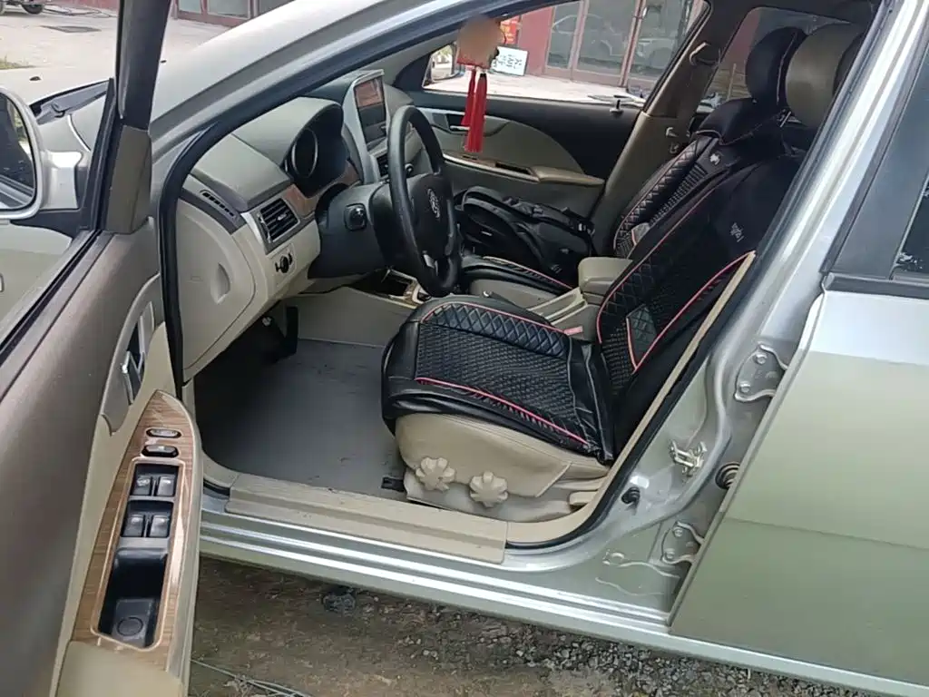 Фото 15 - Buick Excelle