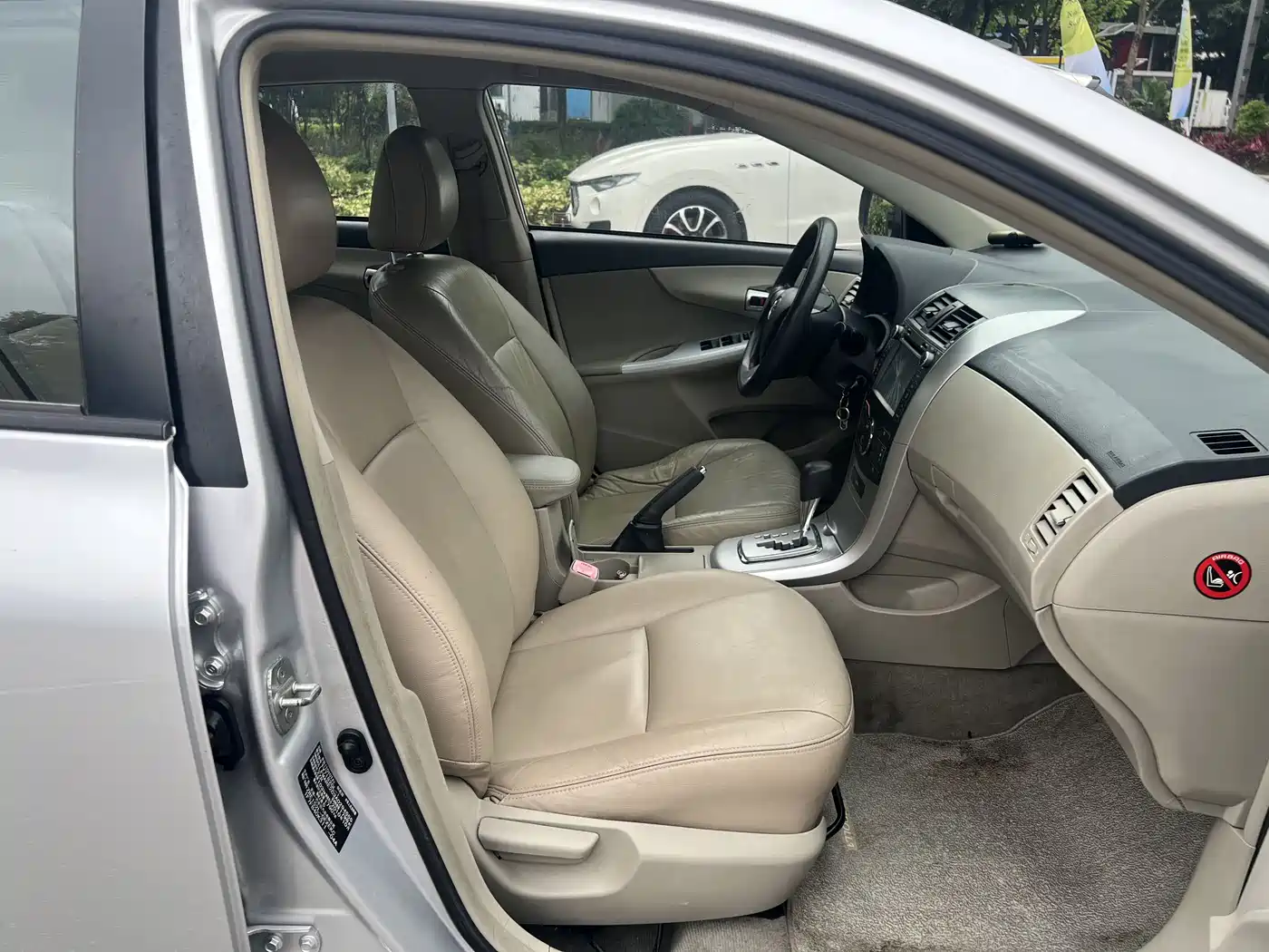 Toyota Corolla 2011 1.8L CVT GL-i фото 10