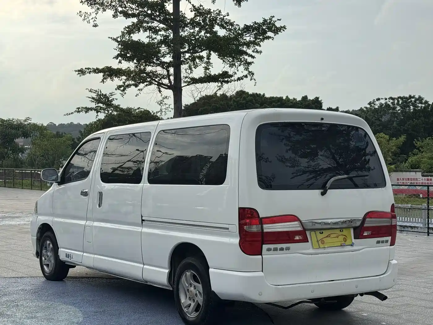 Jinbei Grace 2010 2010 2.4L-3rd Gen Prestige Standard 9-seater 4RB2