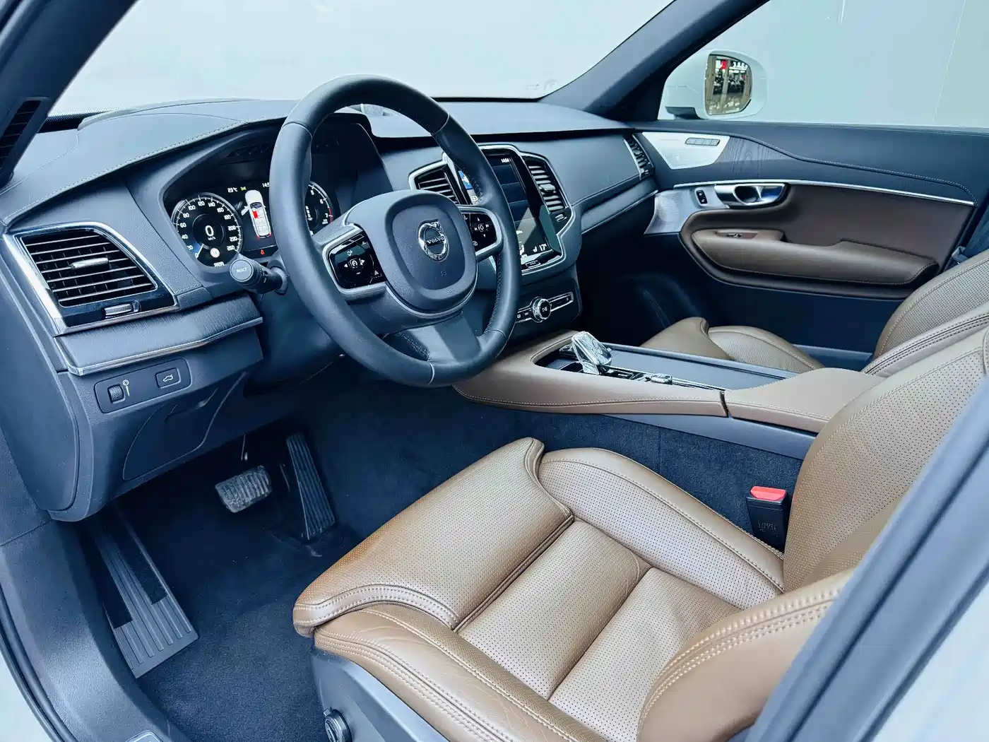 Фото 22 - Volvo XC90