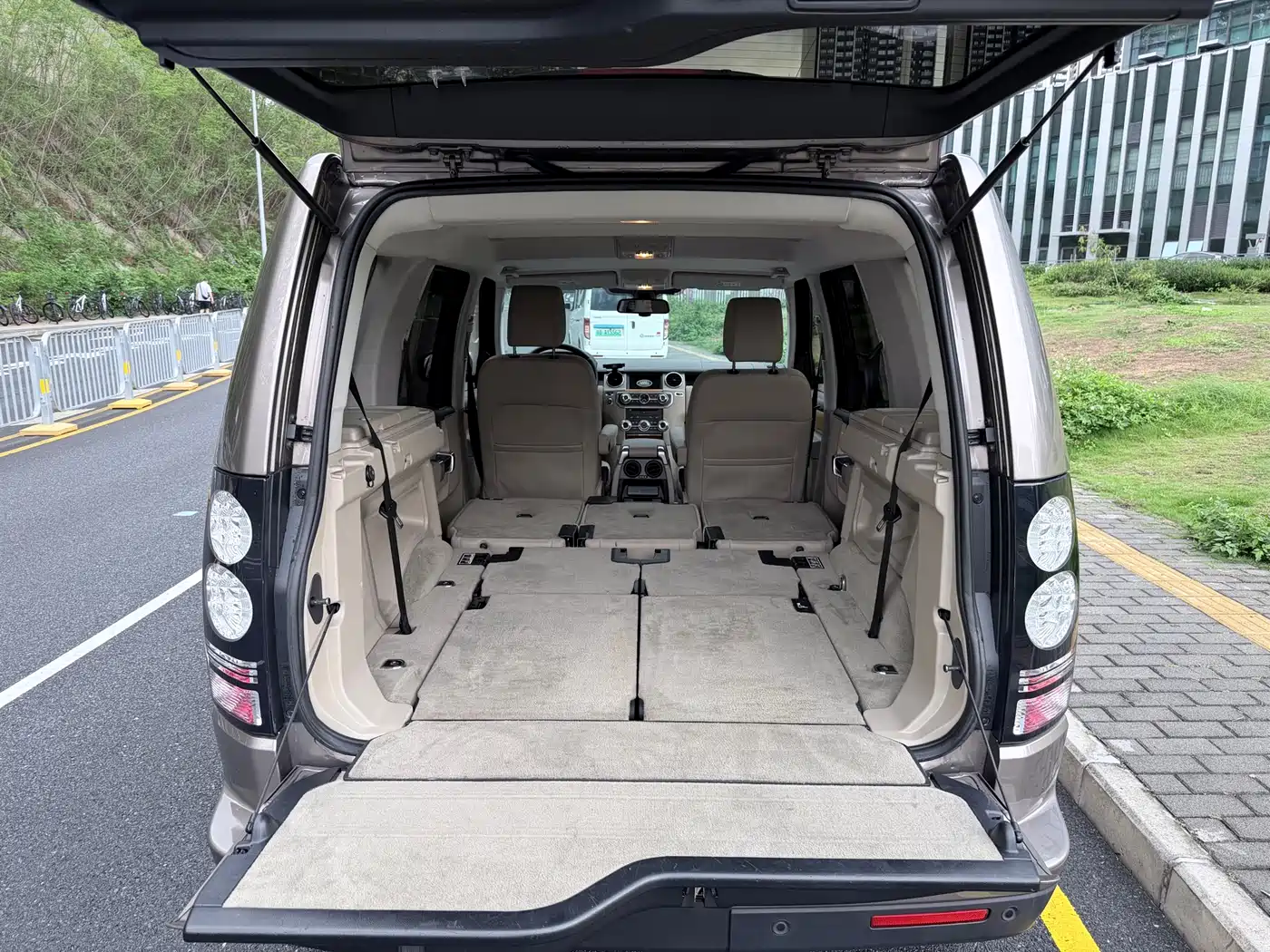 Land Rover Discovery 2015 3.0 SDV6 HSE Diesel фото 13