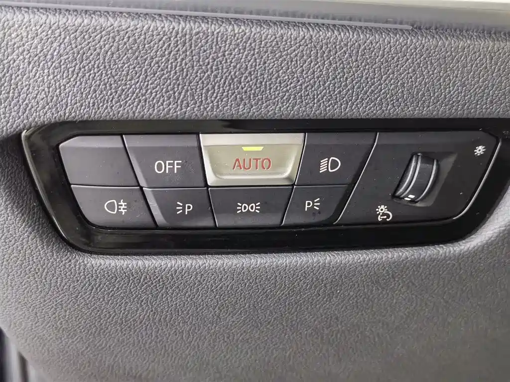 BMW 3 Series 2023 325i M Sport Black Night Package фото 21