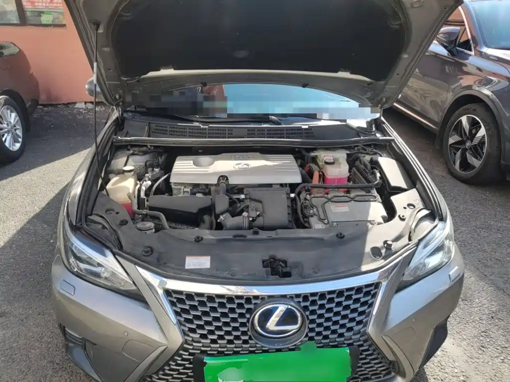Фото 16 - Lexus CT