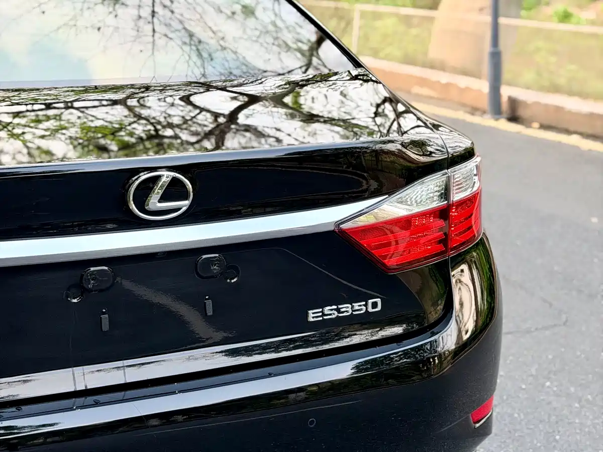 Lexus ES 2013 350 Elegance Edition фото 21