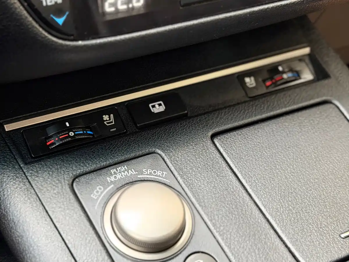Lexus ES 2013 350 Elegance Edition фото 16