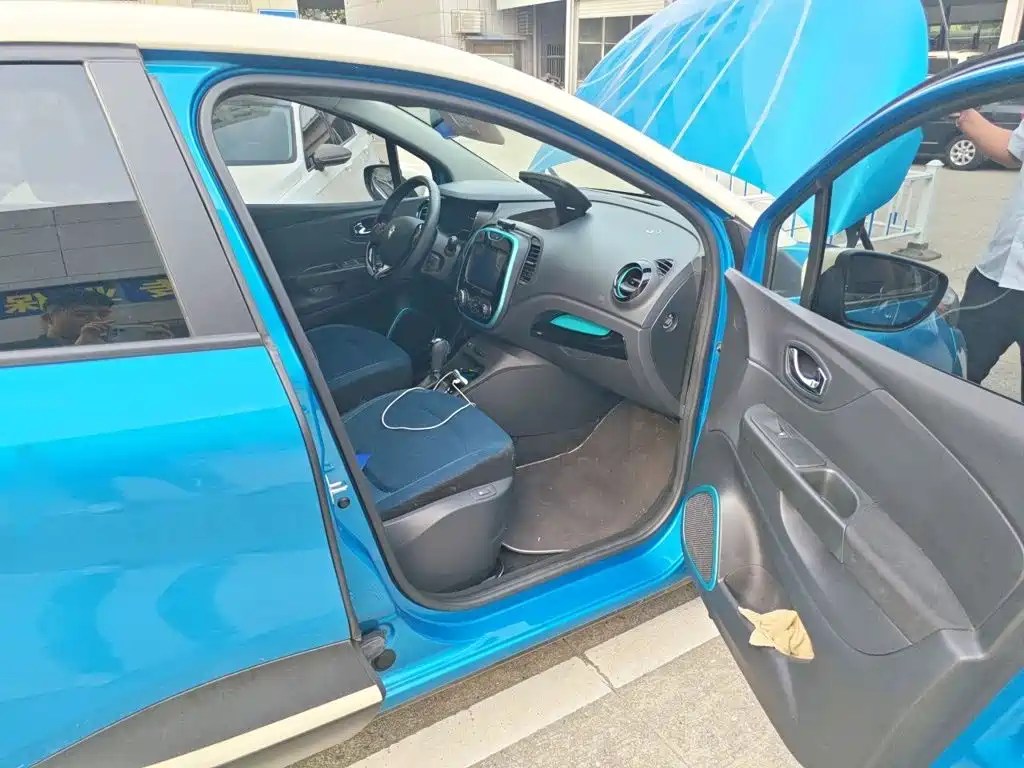 Renault Captur 2015 2015 1.2T Automatic Comfort Limited Edition