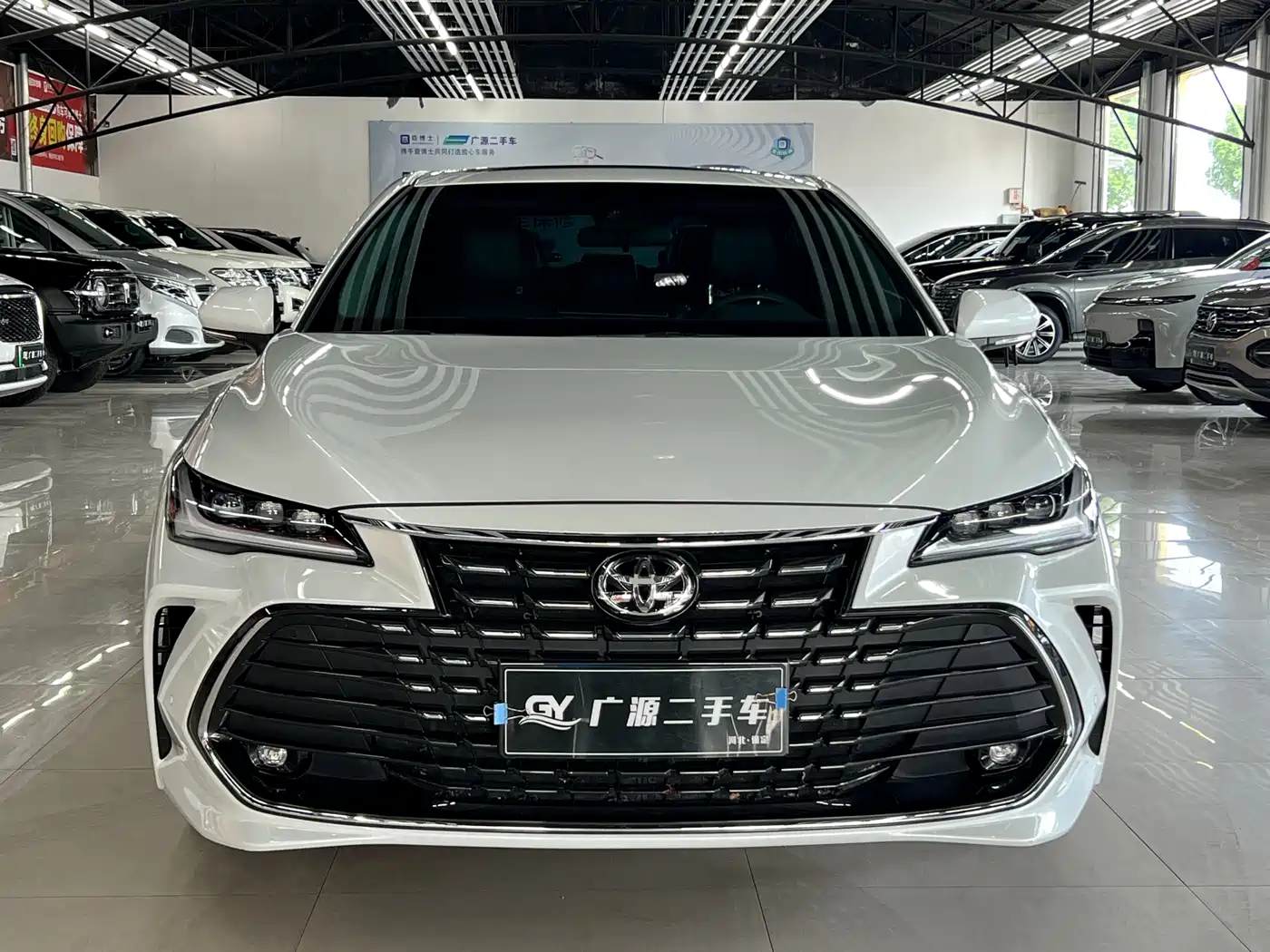 Toyota Avalon 2023 2.0L Luxury Edition фото 2
