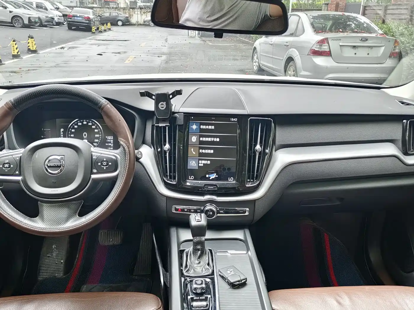 Фото 9 - Volvo XC60