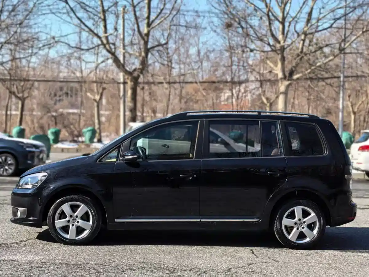 Volkswagen Touran 2013 1.4T DSG Comfort 5-seater фото 3