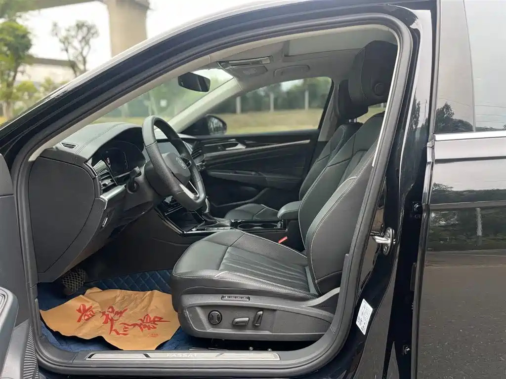 Photo 9 - Volkswagen Passat