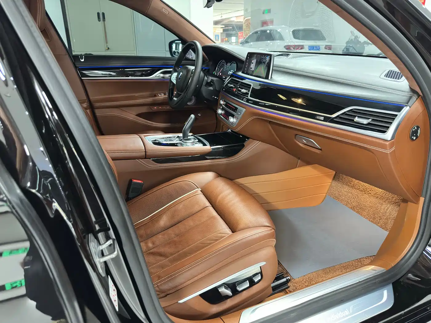 BMW 7 Series 2018 740Li xDrive Premium Type Excellence Package фото 18