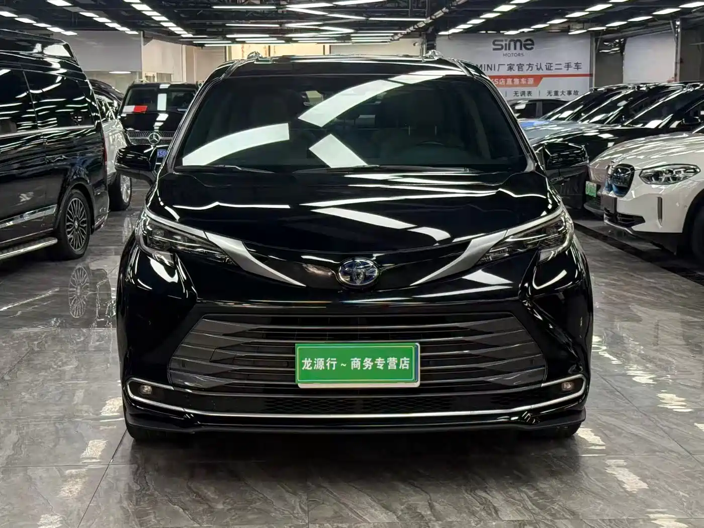 Toyota Sienna 2021 2.5L Hybrid Ultimate Edition фото 2