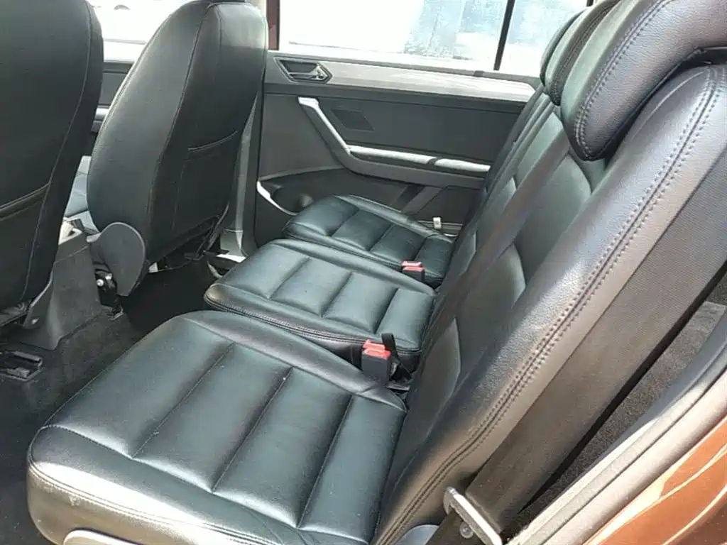 Volkswagen Touran 2016 Touran L 280TSI DSG Trendline фото 17