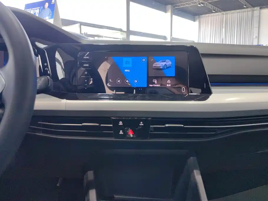 Volkswagen Golf 2023 Facelift 280TSI DSG Pro фото 13