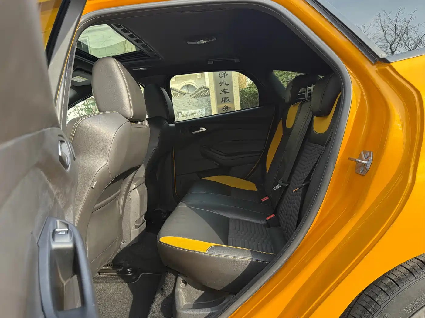 Ford Focus (Import) 2016 2015 2.0T ST Orange Edition