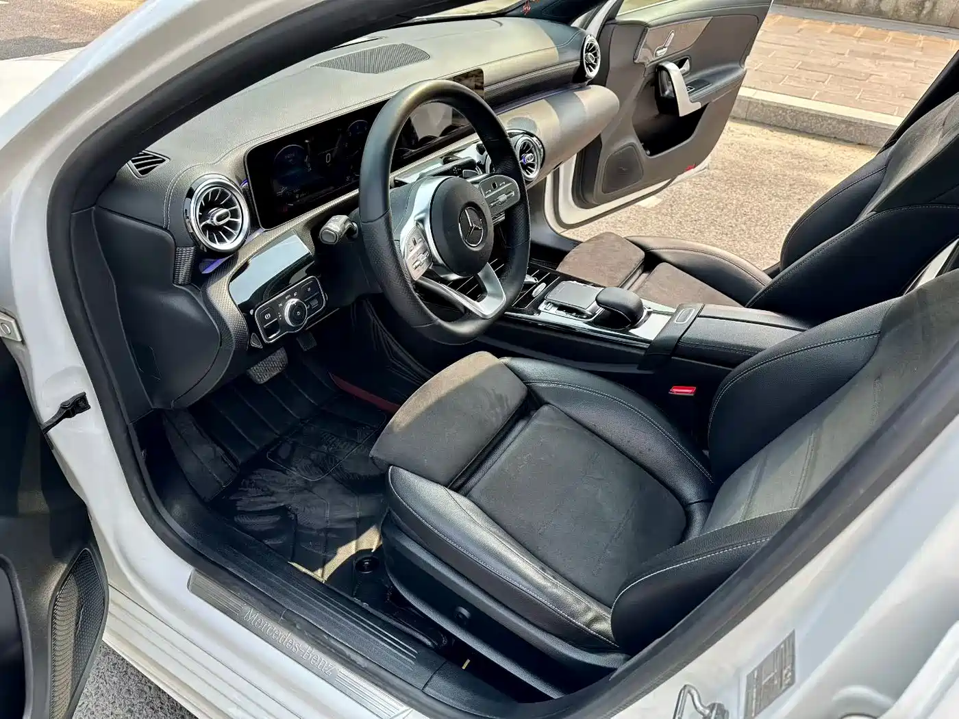 Mercedes-Benz A-Class 2020 A 200 L Sport Sedan фото 6
