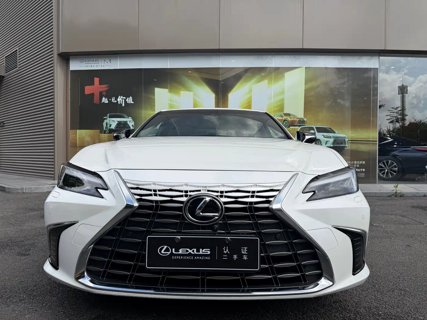 Lexus ES 2025 200 Ultimate Edition фото 2