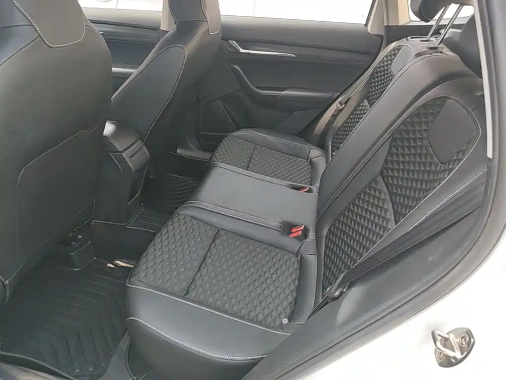Škoda Kamiq 2020 Model 1.5L Automatic Comfort фото 17