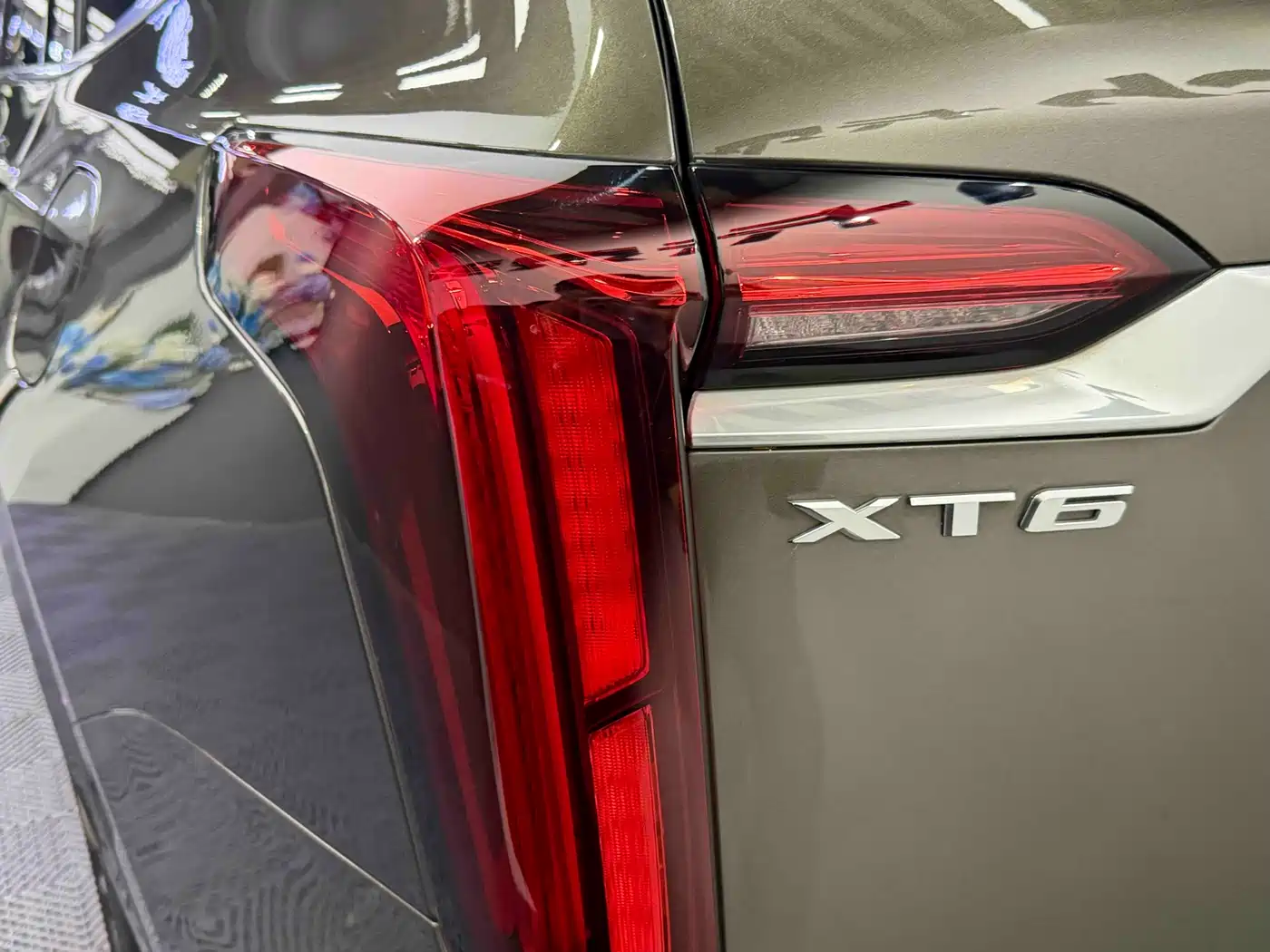 CADILLAC XT6