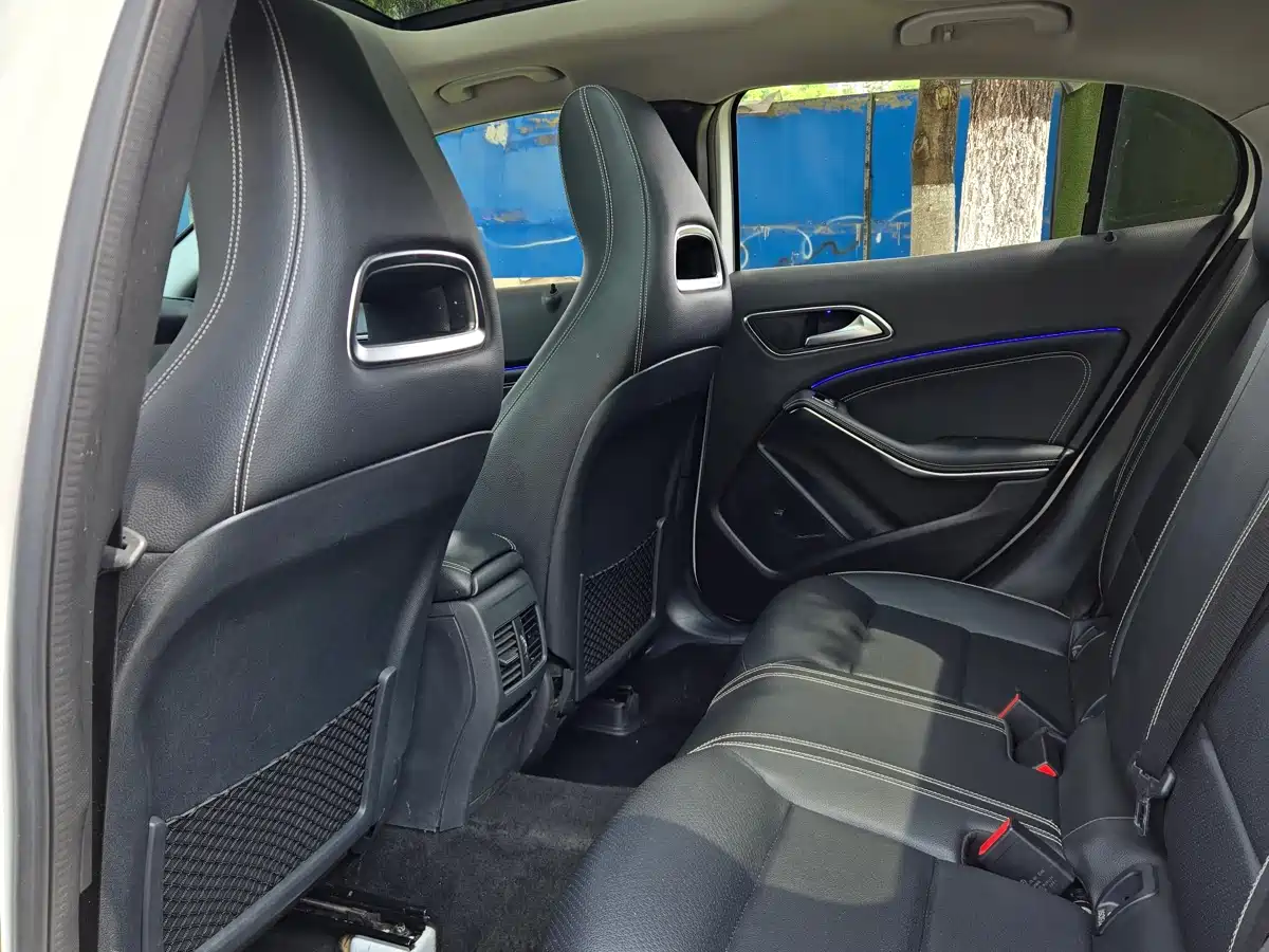 Mercedes-Benz GLA 2018 GLA 220 4MATIC Sport фото 8