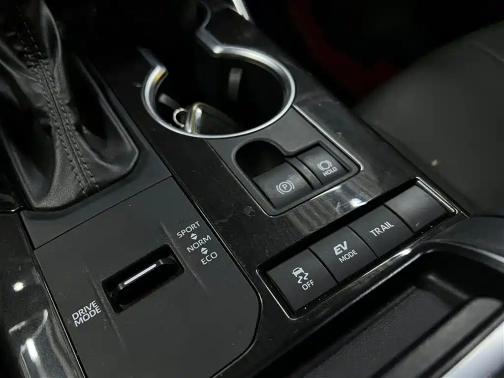 Toyota Crown Kluger 2023 2.5L HEV AWD Premium Edition фото 10
