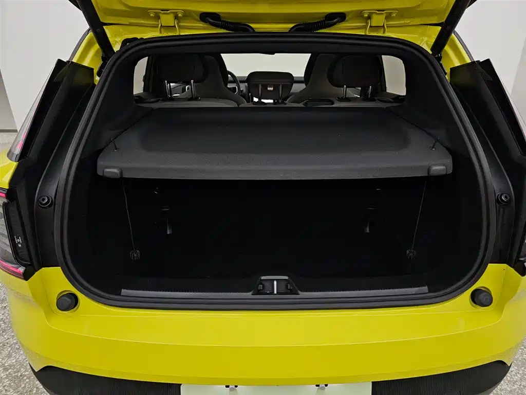 Volvo EX30 2025 Dual Motor AWD High Performance Ultra фото 13