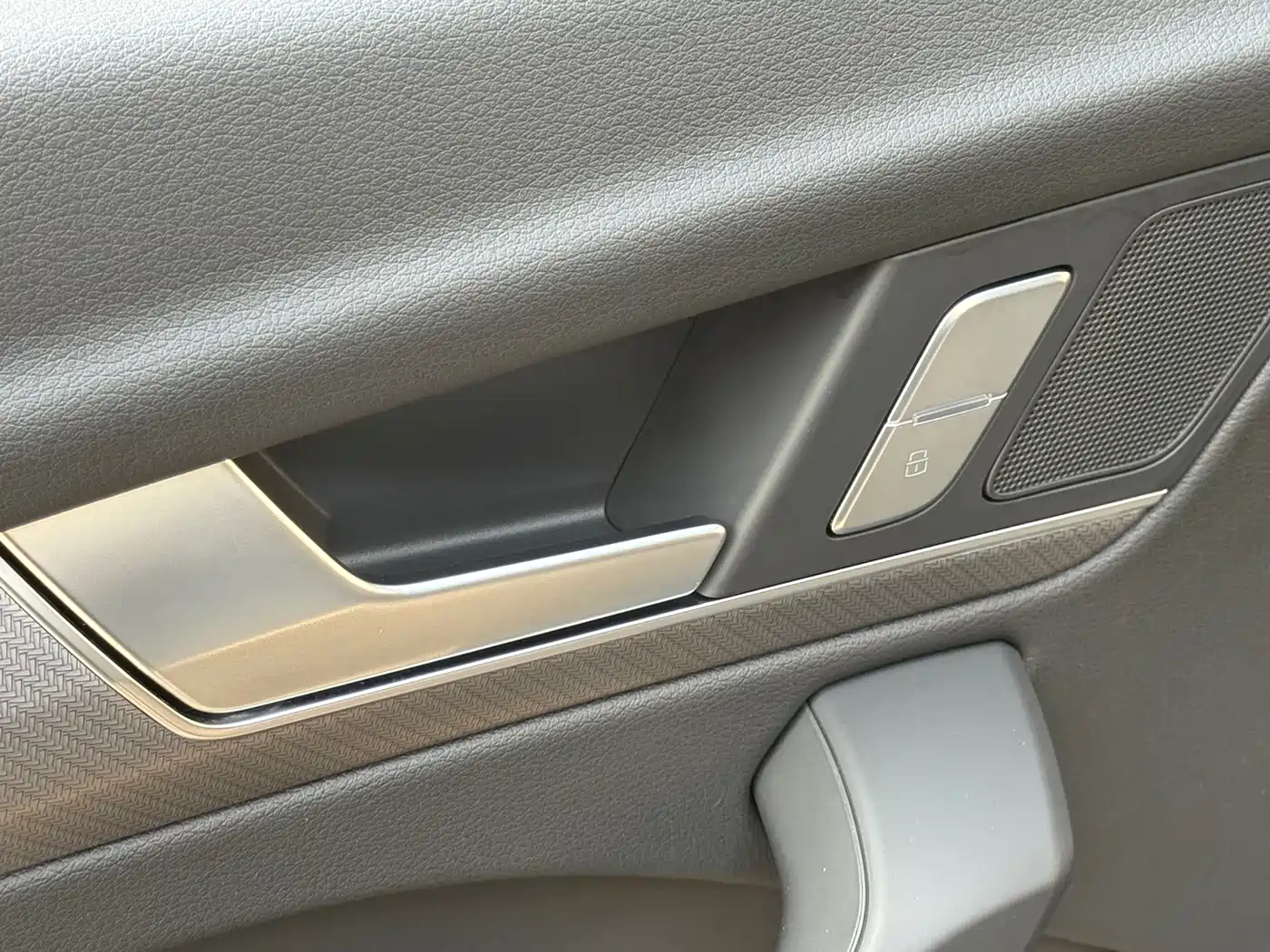 Audi Q5L 2024 Model 40 TFSI Luxury Dynamic фото 21
