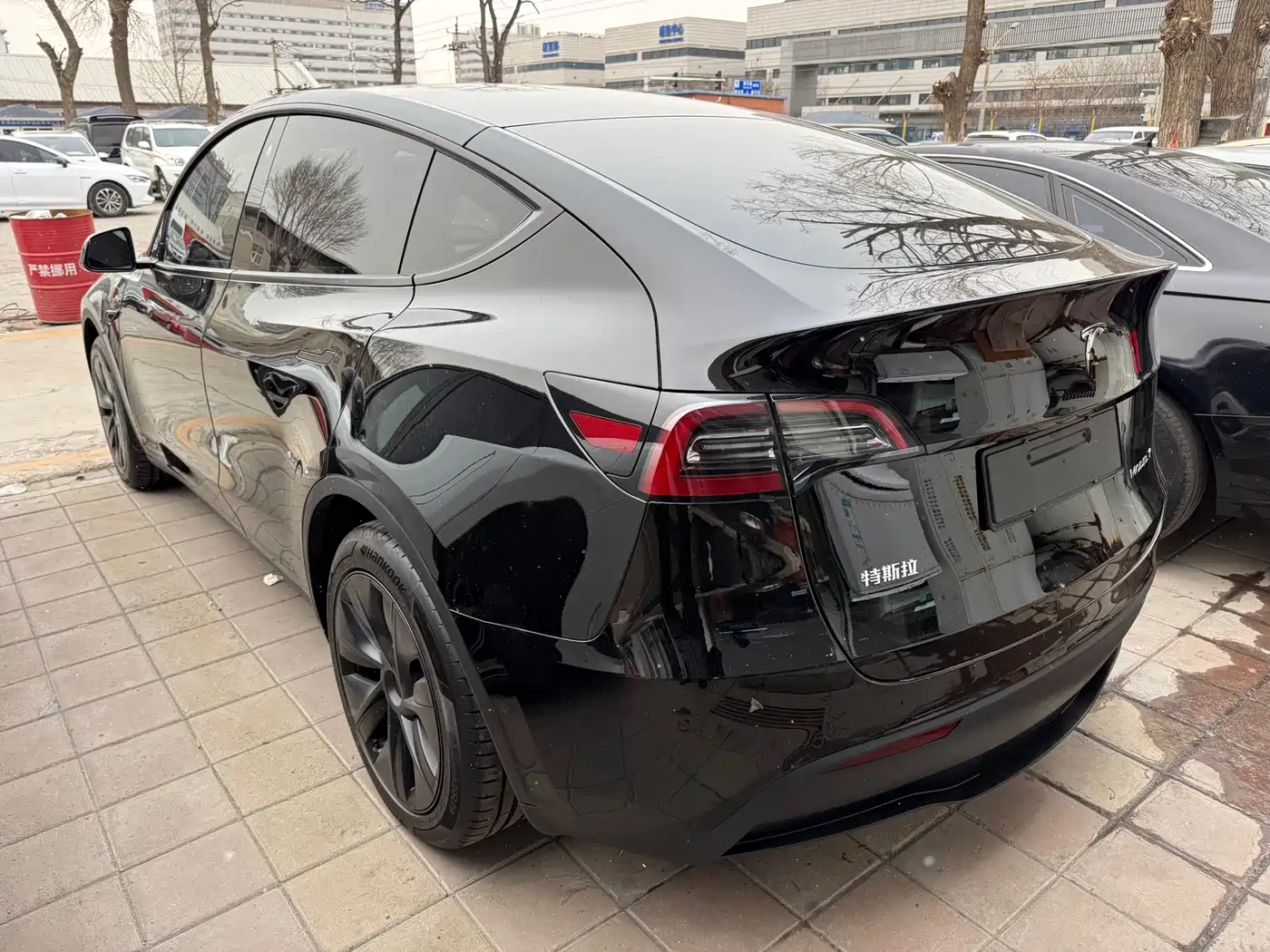 TESLA MODEL Y
