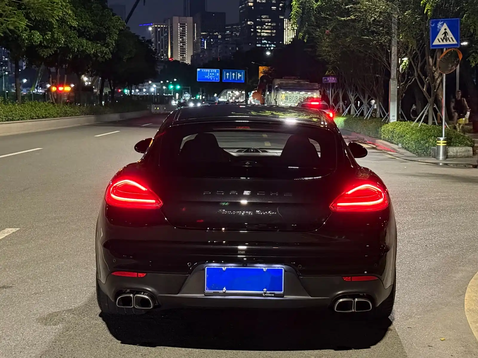 صورة 4 - Porsche Panamera
