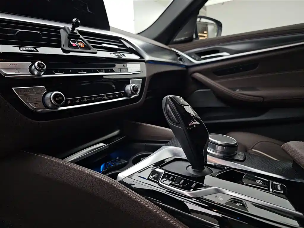 BMW 5 Series New Energy 2021 535Le Pioneer Edition M Sport Package фото 13