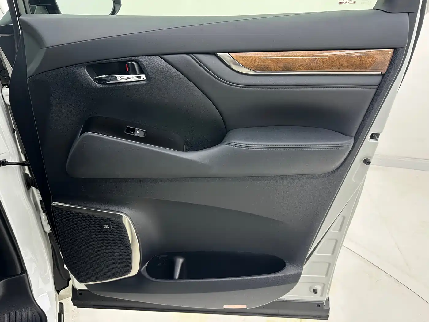Toyota Alphard 2015 3.5L Premium Edition фото 8