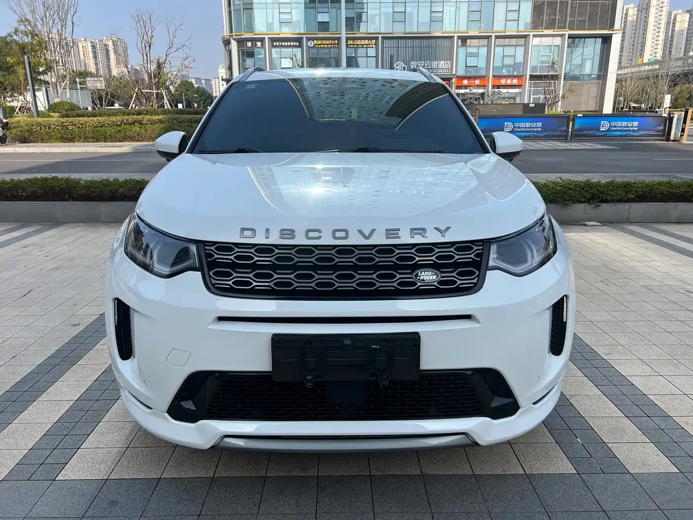 Land Rover Discovery Sport 2022 Model 249PS R-Dynamic SE Performance Tech Edition 5-Seater фото 2