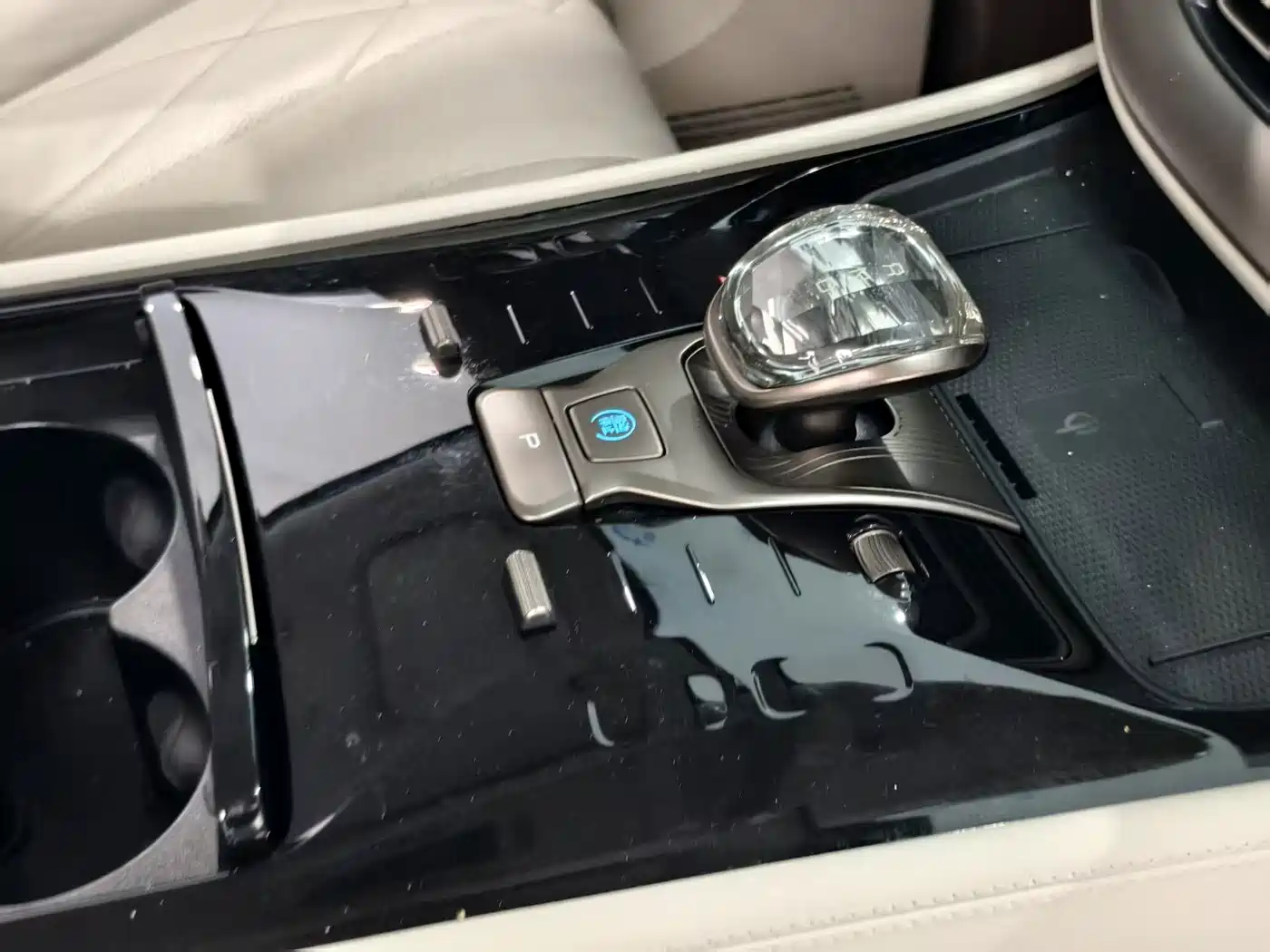 Denza D9 2023 2022 DM-i 970 AWD Flagship