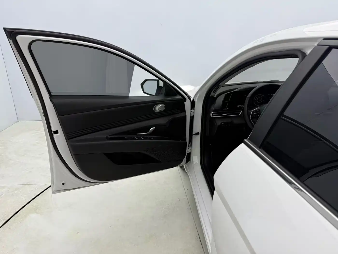 Hyundai Elantra 2022 1.5L CVT GLX Elite Edition фото 11