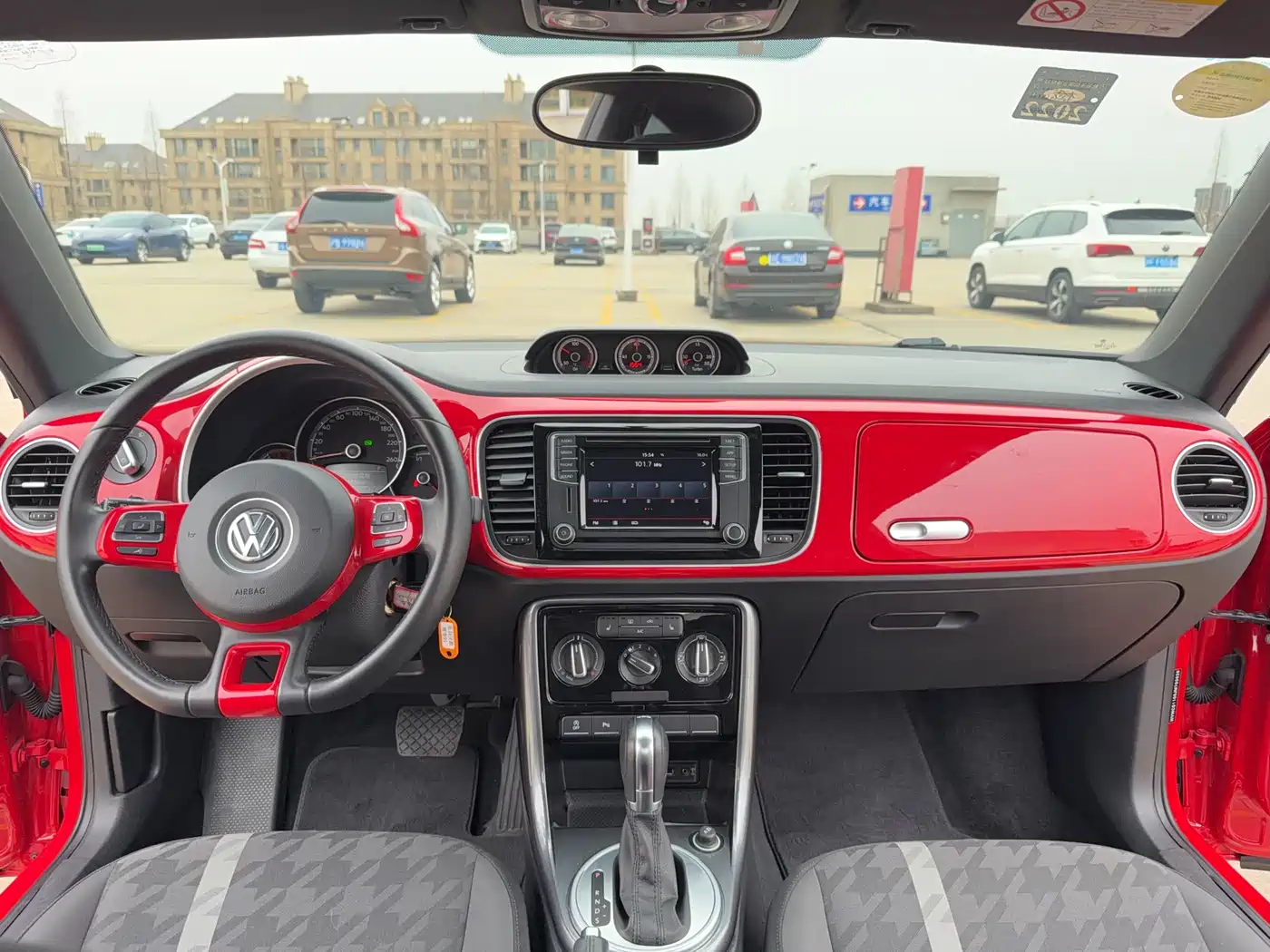 Volkswagen Beetle 2018 180TSI Obsidian Series Special Edition фото 9