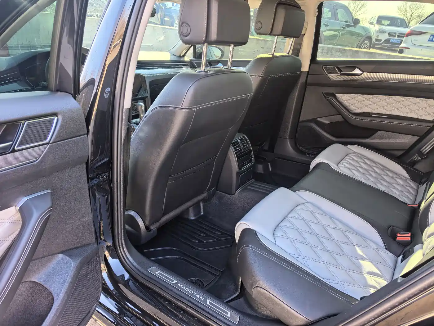 Volkswagen Magotan 2024 2 Million Units Public Sharing Edition 330TSI DSG Luxury фото 9